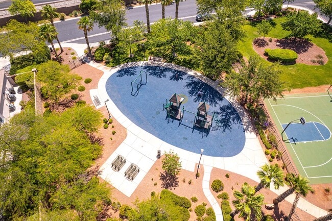 Building Photo - Beautiful Single-Story Residence in Premier Golf Course Community