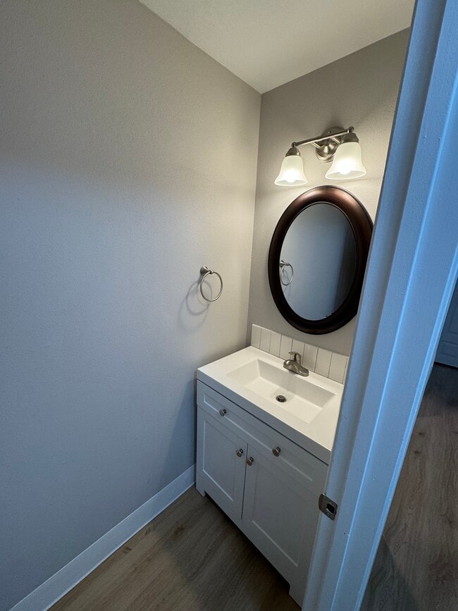 Building Photo - Fully renovated 2 bedroom, 1.5 bath apartment available with Separate Garage!  Updated Kitchen wi...