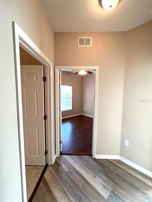 Building Photo - 7 Zither Ct