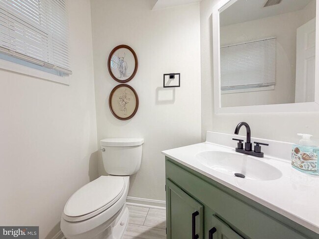 Building Photo - 12821 Mill Brook Ct