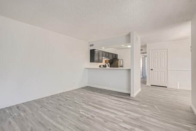 Building Photo - MOVE IN SPECIAL! HALF OFF FIRST MONTH'S RENT - Lovely 2 Bedroom Condo Near the Strip!