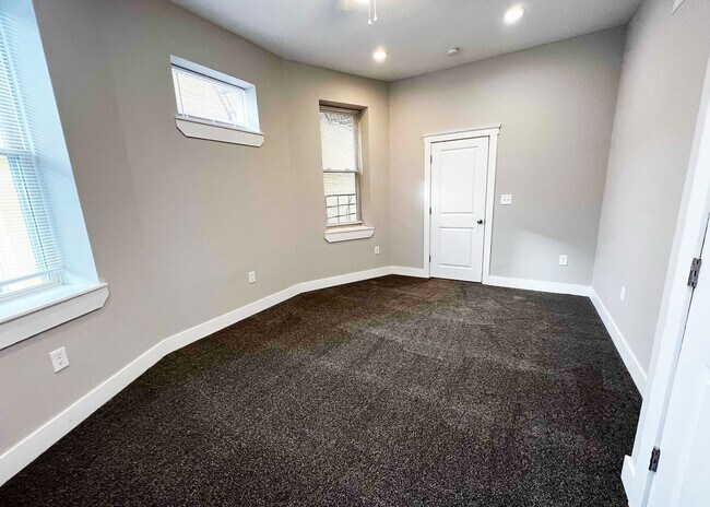 Building Photo - 3216 Bishop St