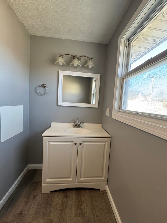 Building Photo - 1036 Chicopee St