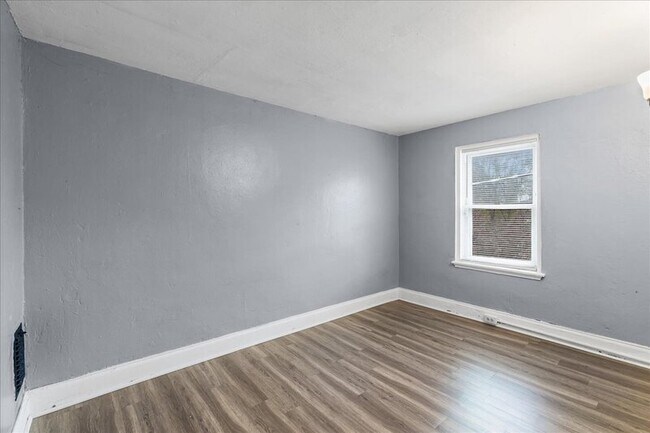 Building Photo - 1215 S Octagon Rd