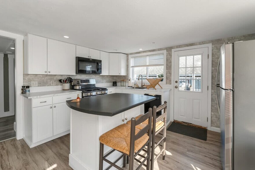 Building Photo - 9 Cole St