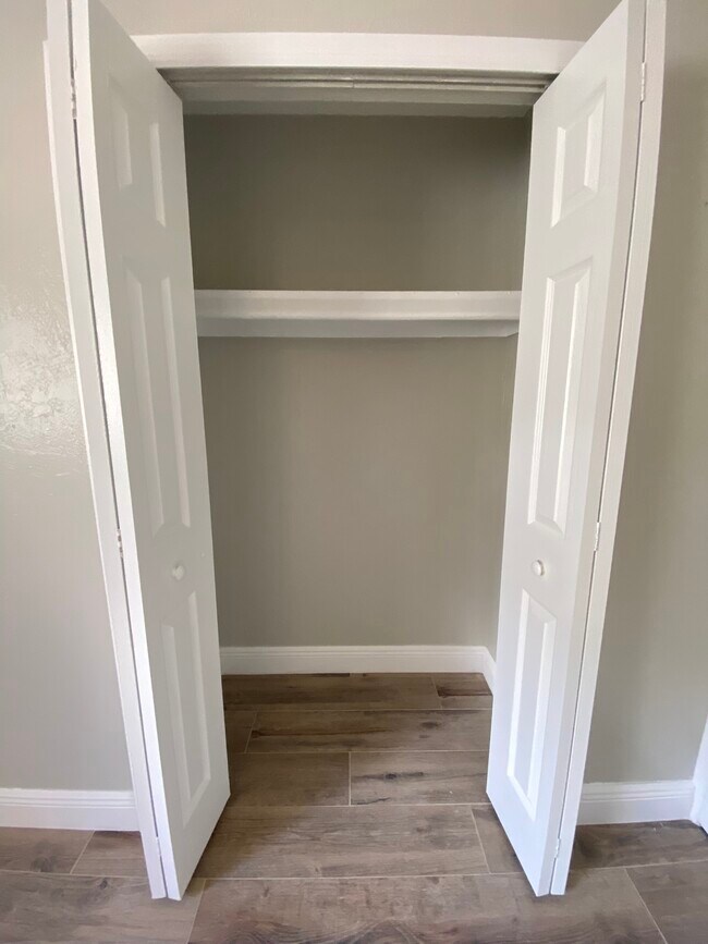 Building Photo - 2210 Marilyn Ln