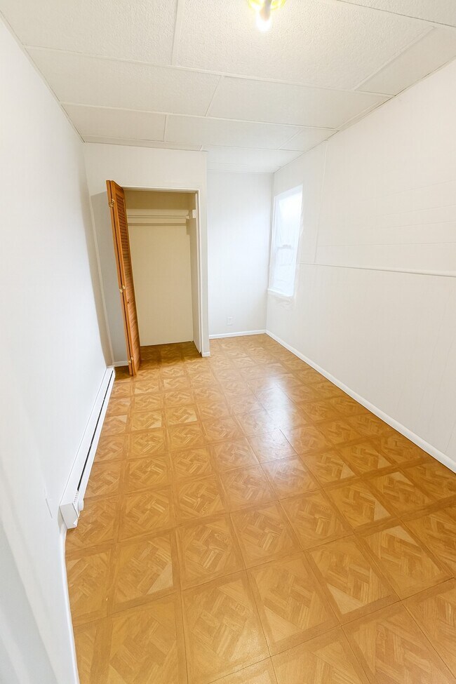 Building Photo - 496 3rd Ave