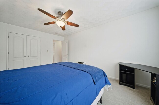 Building Photo - LARGE 4 BEDROOM HOME NEAR MILITARY BASE AND BAY