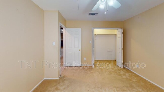 Building Photo - 616 San Saba Ct