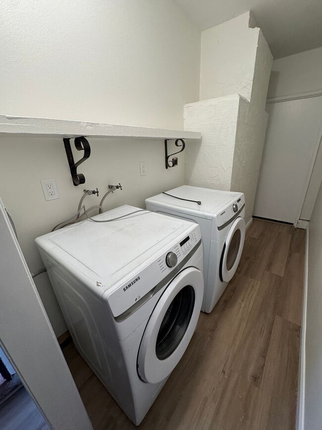 Building Photo - El Cajon Rancho Estate