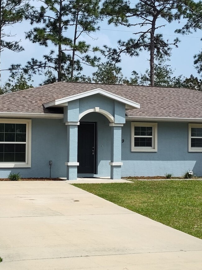 Primary Photo - Charming 2BR/2BA Duplex in Citrus Springs ...