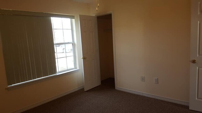 Building Photo - 3-Bed 2-Bath Brick Home located in the Heart of Foley