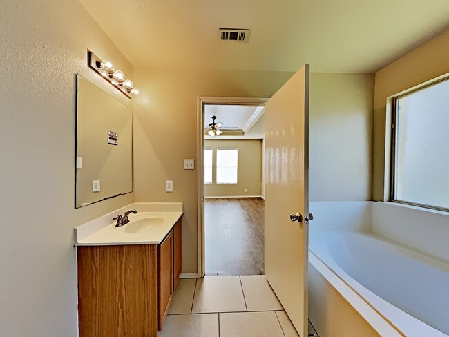 Building Photo - 11910 Ranchwell Cove