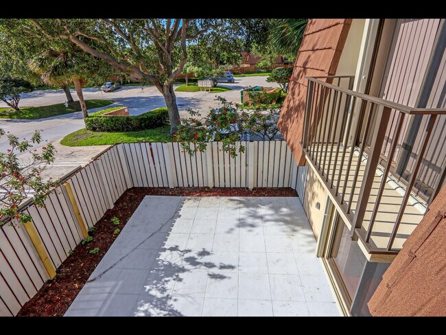Building Photo - 2734 27th Ct