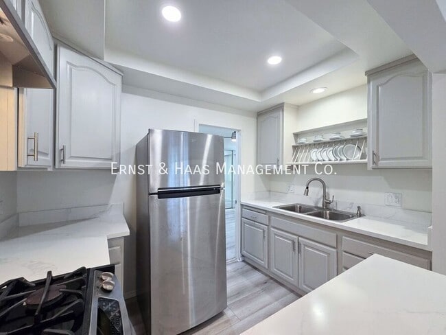 Building Photo - 1084 Walnut Ave