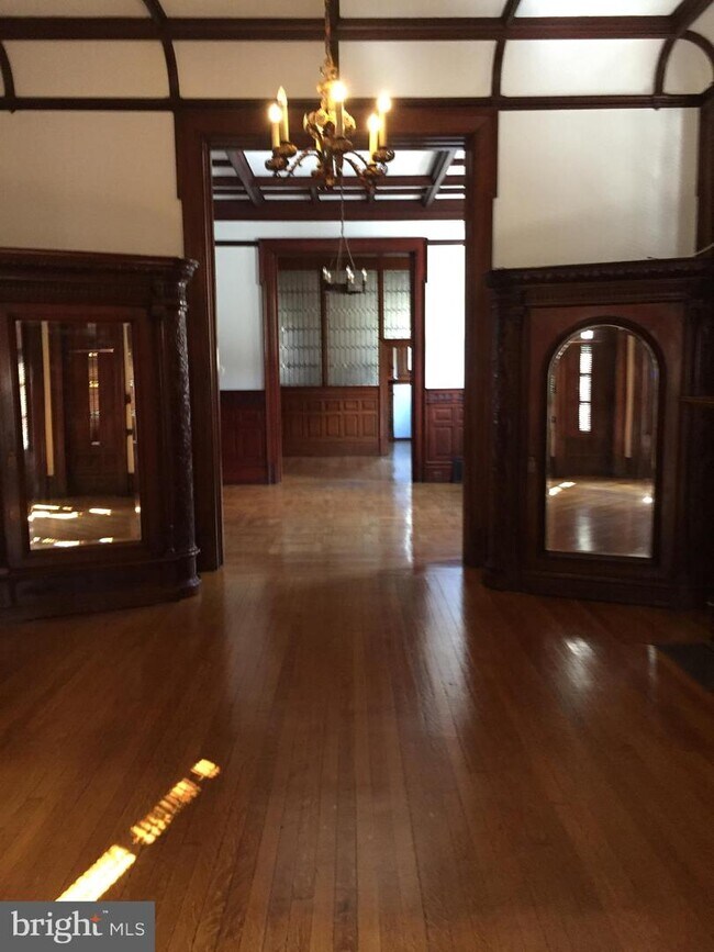 Building Photo - 2101 Spruce St