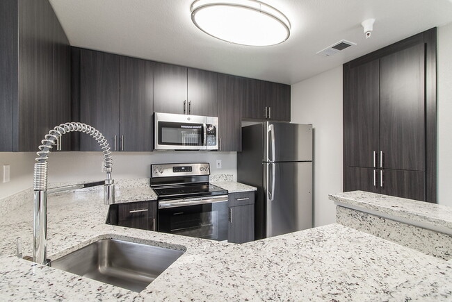 Building Photo - Villa Veneto at Palm Valley