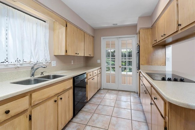 Building Photo - 303 Reynoso Ave