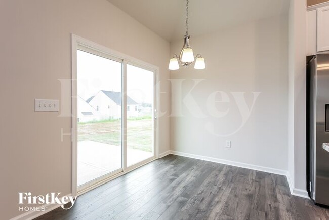 Building Photo - 204 Stonefence Dr