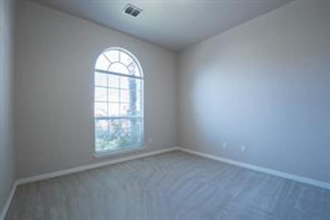 Building Photo - Lakeside Village Living