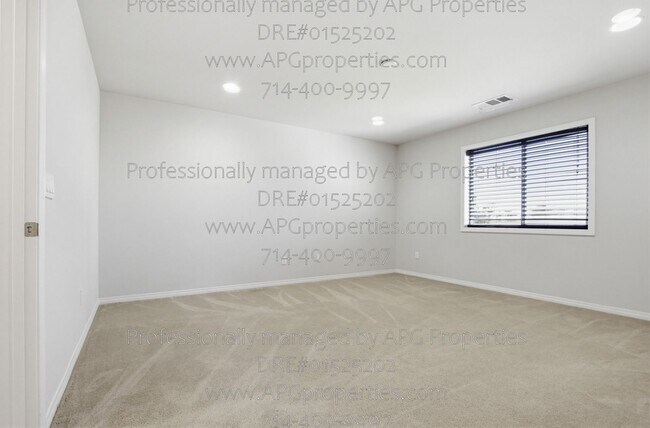 Building Photo - 139 Thompson Ave