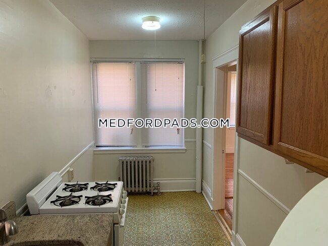 Building Photo - 63 Fellsway W