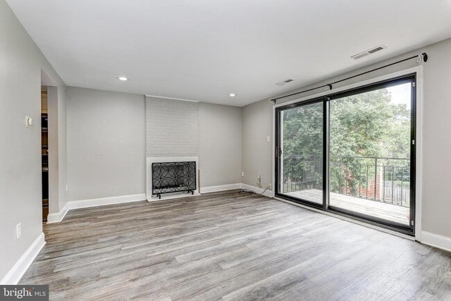 Building Photo - 6559 Frietchie Row