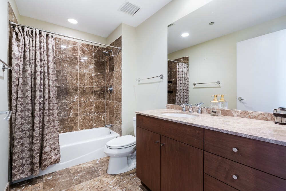 Building Photo - 600 N Lake Shore Dr