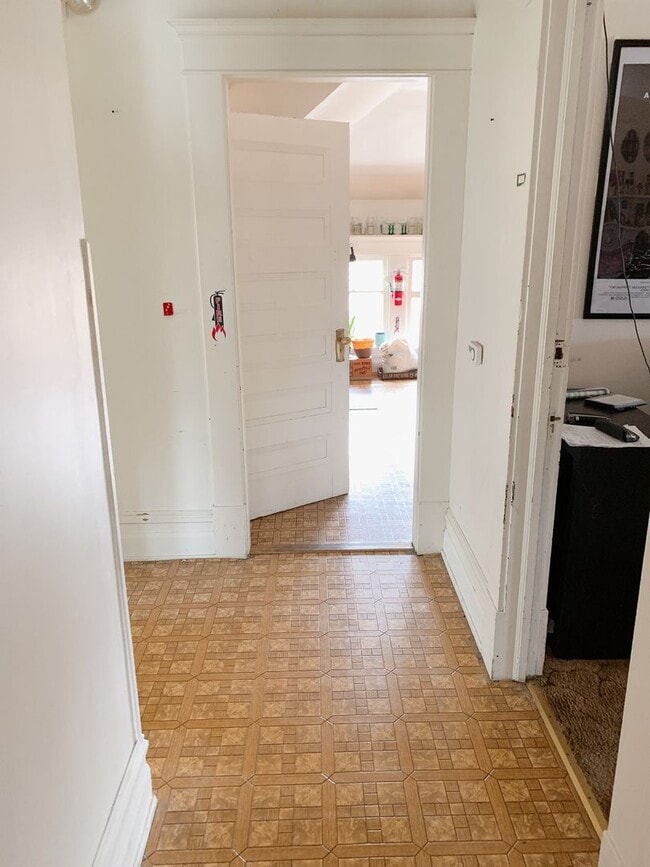 Building Photo - 1030 N Garden St