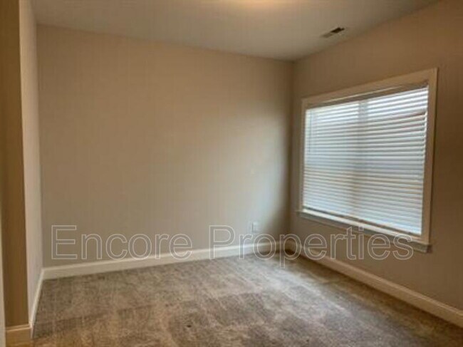 Building Photo - 1004 Bravura Dr
