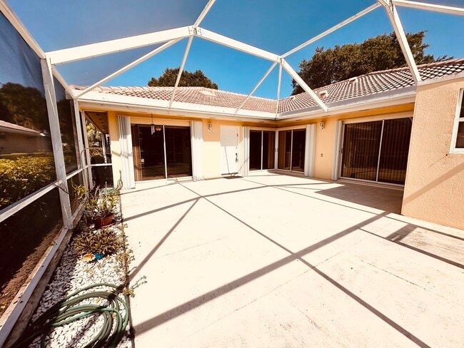 Building Photo - 9157 Sun Terrace Cir