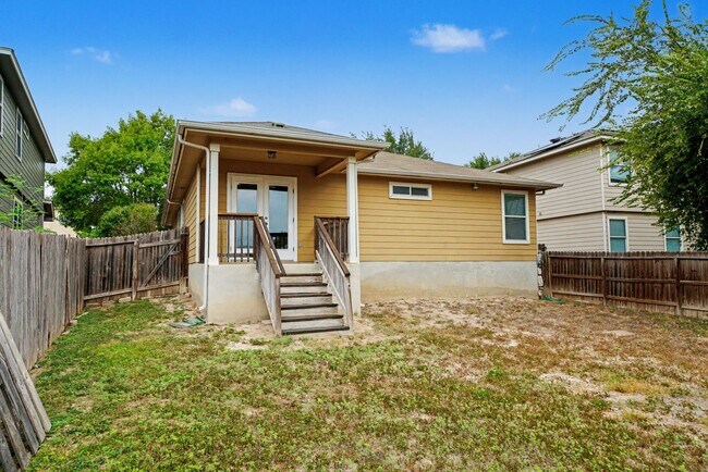 Building Photo - Move-in Ready 3-Bedroom Home Near Lackland AFB - Realtor Commission: $500