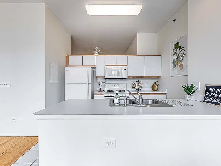 Building Photo - 340 W Superior St