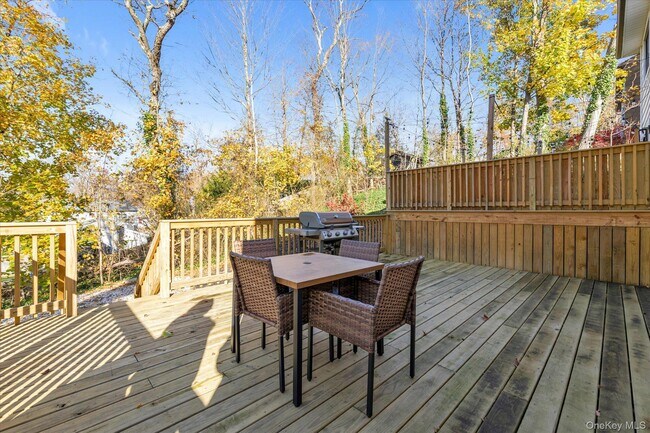 Building Photo - 4 Finch Pl