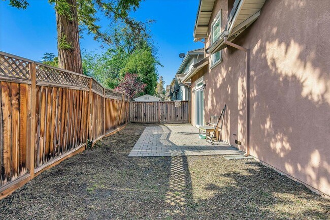 Building Photo - Wow! What a Great Home!