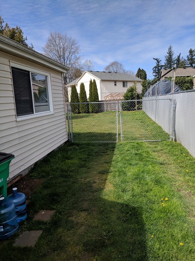 Building Photo - Great SE Portland Bungalow Close to Lynchview Park!