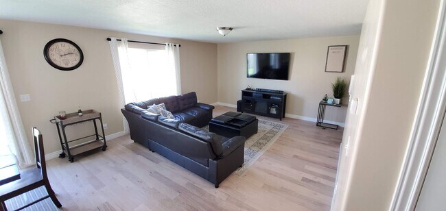 Building Photo - 2349 Jim Bridger Dr
