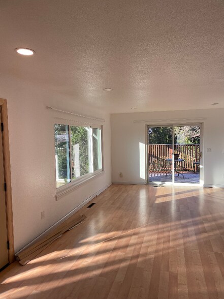 Building Photo - 129 126th St E