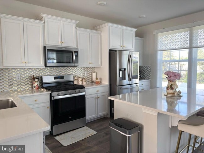 Building Photo - 1 Autumn Park Blvd