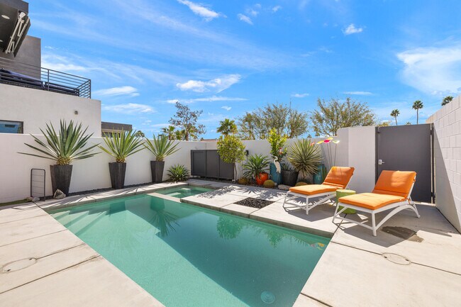 Building Photo - 483 Beacon Way