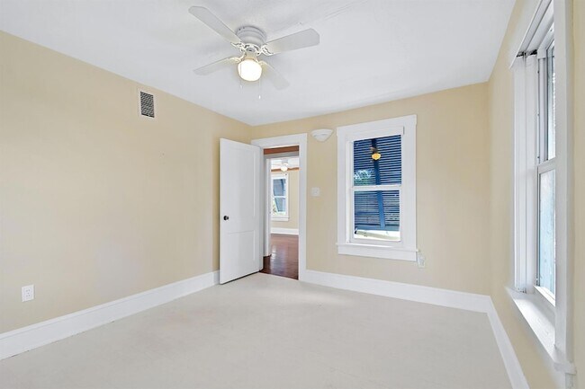 Building Photo - 310 Columbia Dr