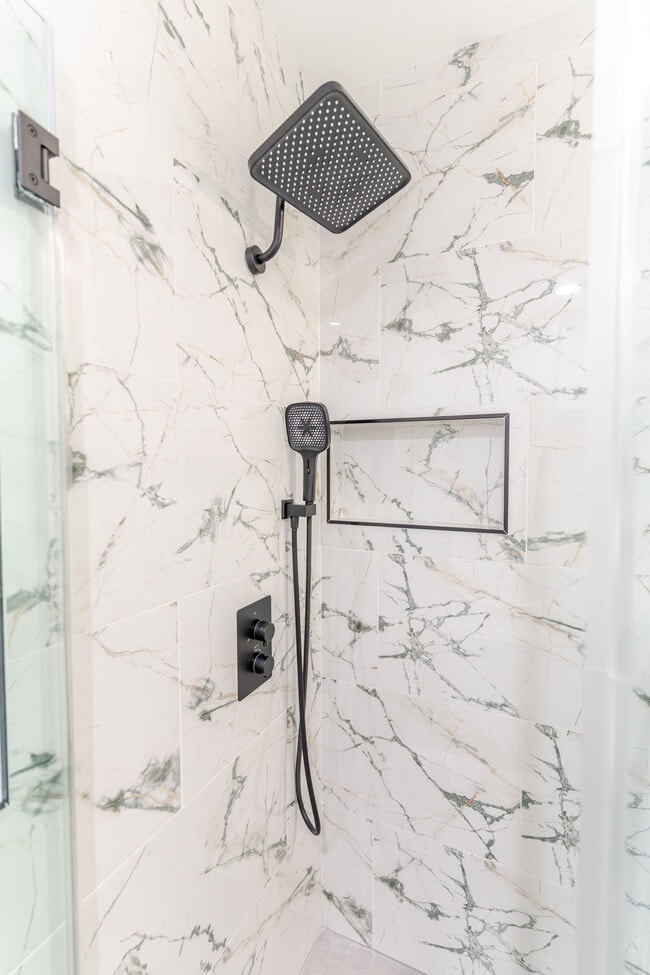 Building Photo - 640 E Valencia Ave