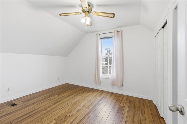 Building Photo - 173 Helman St