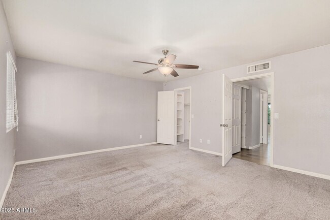 Building Photo - 4950 W Grovers Ave