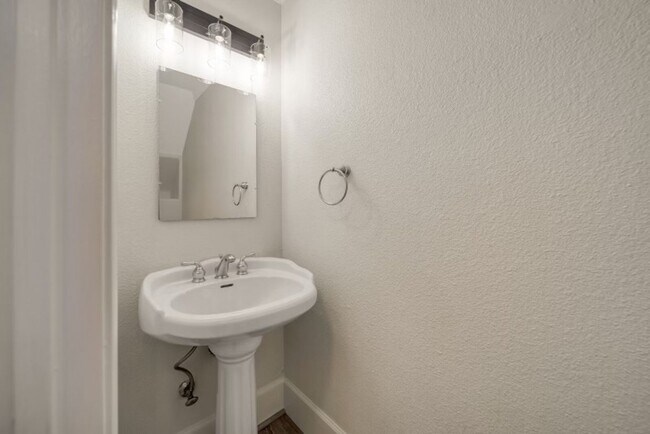 Building Photo - Wonderful Home with a Boat Slip and a Comm...