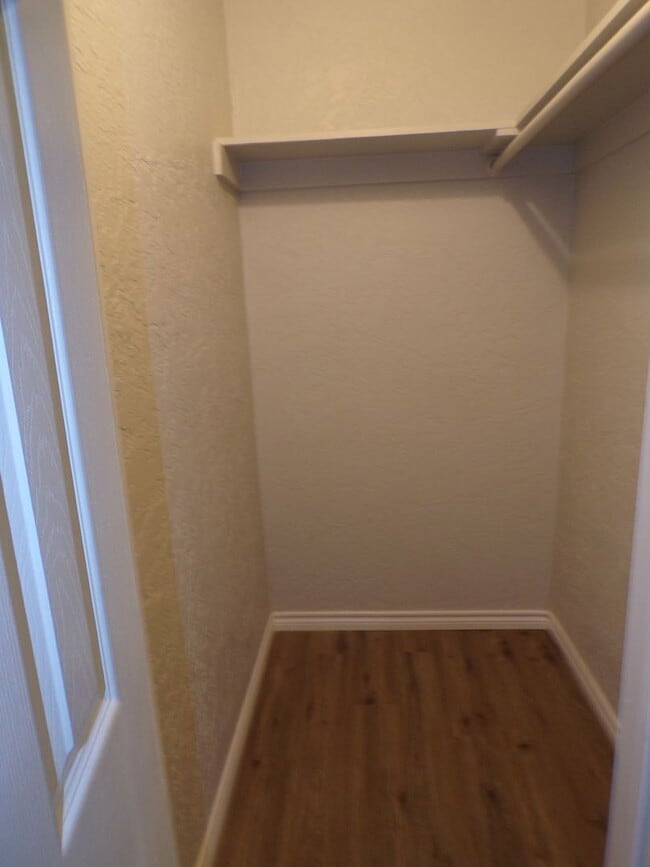 Building Photo - Great re-do, totally electric water included in rent