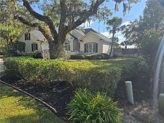 Building Photo - 205 Sutherland Dr