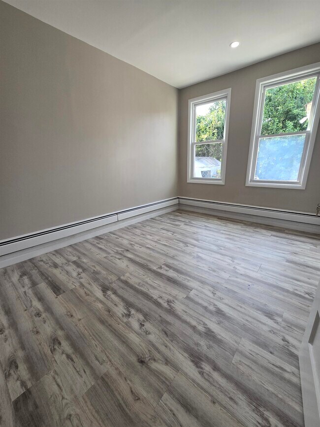 Building Photo - 6027 Monroe Pl