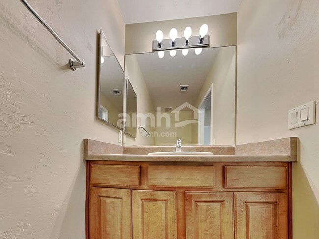 Building Photo - 8530 E Pena Blanca Dr