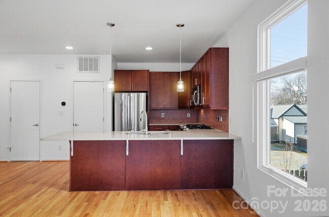 Building Photo - 921 Westbrook Dr